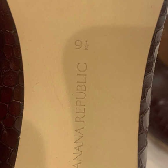 Banana Republic all leather burgundy heels - Picture 6 of 8